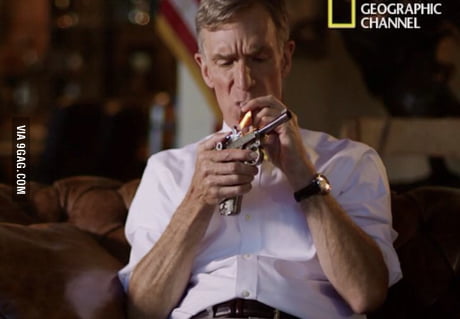 Bill Nye aan het roken
