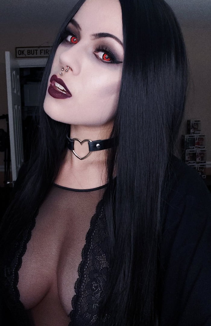 Tiddy goth valerie dark gives titty photo