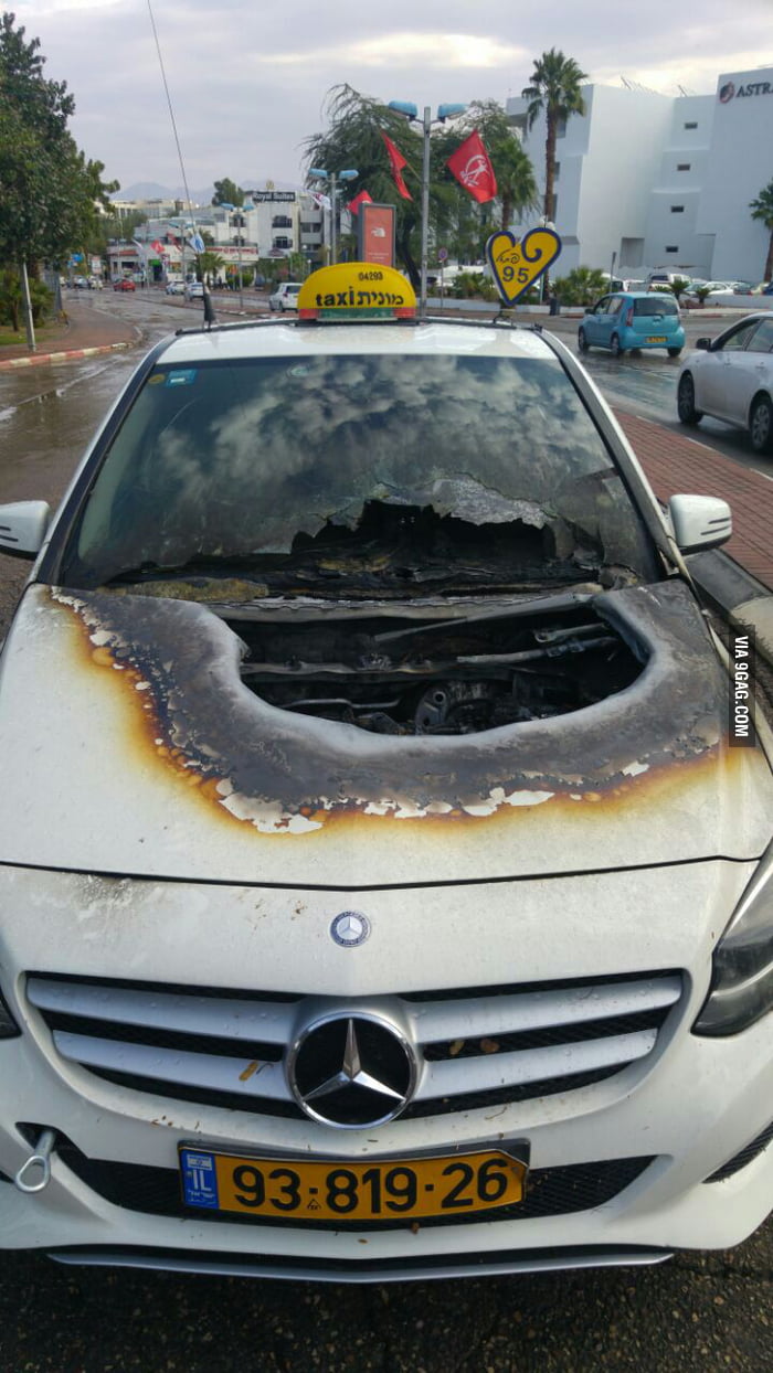 Lightning hit a taxi in Israel 9GAG