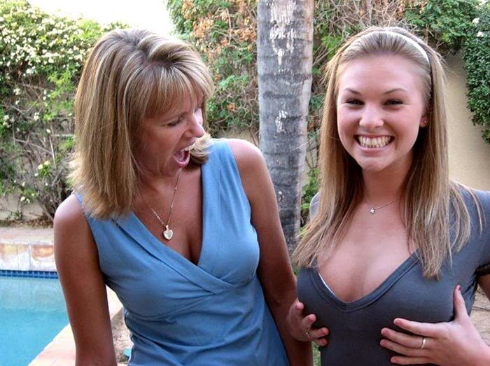 Mom showing her wet boobs pictures