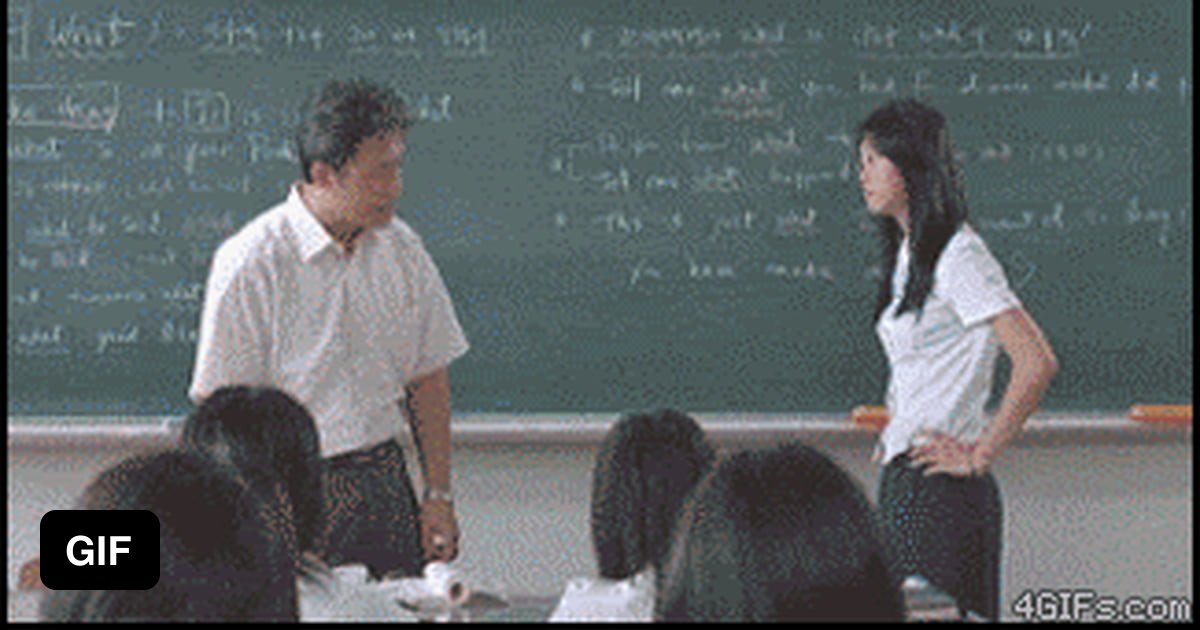 Студентка стоя на коленях отсасывает член преподавателю гиф