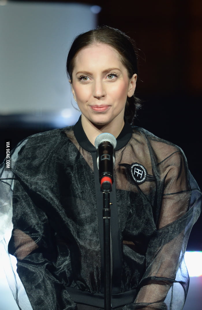 Lady Gaga decided to show her face