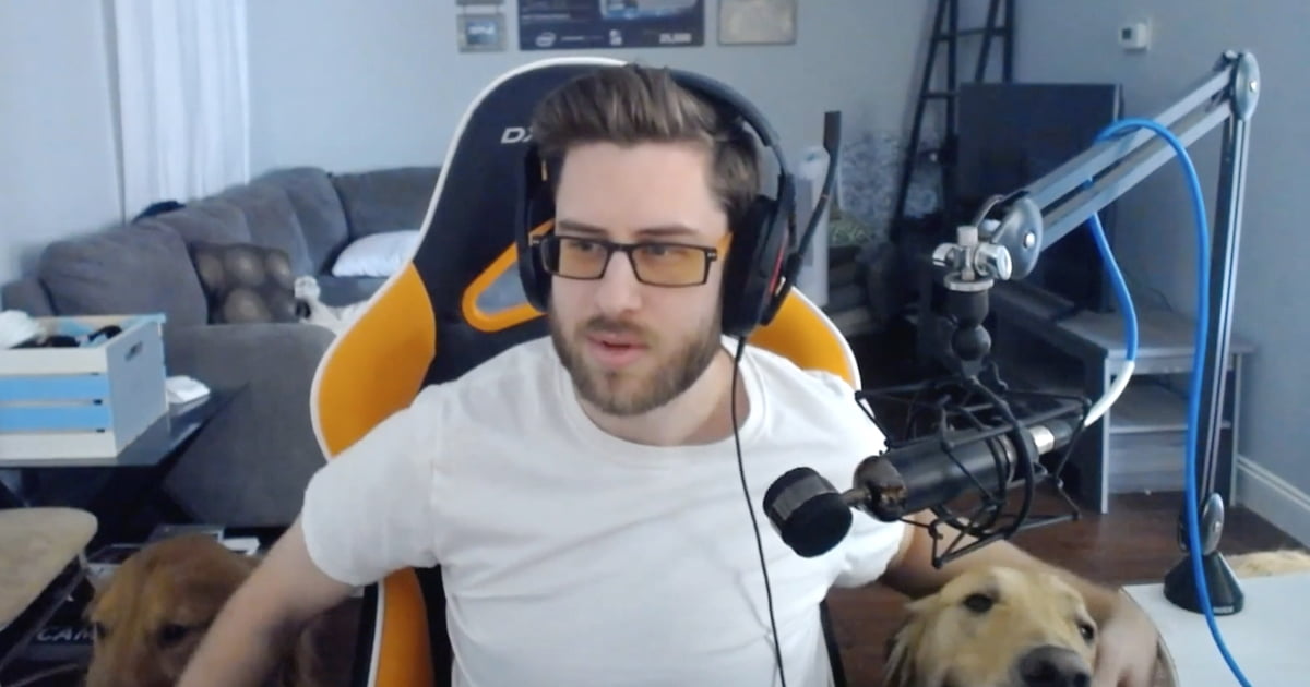 Twitch Streamer Proves His Dogs Know When His Stream's Going To End 9GAG
