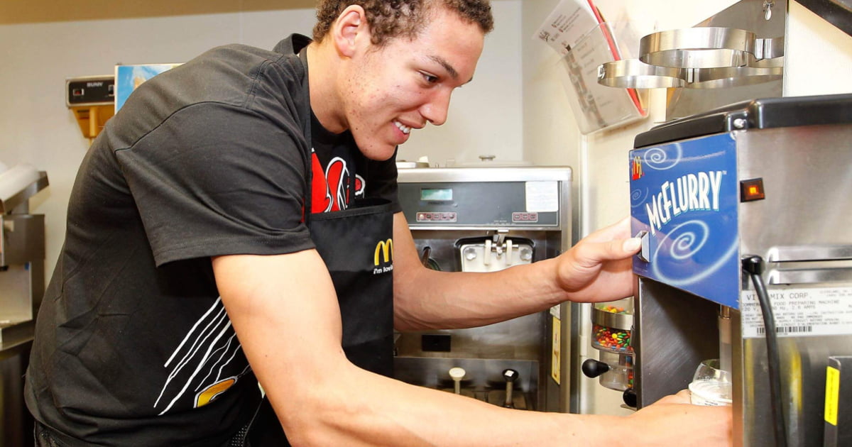 McDonald's Sued For 900 Million Over Broken Ice Cream Machine 9GAG