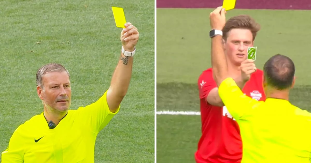Player Whips Out UNO Reverse Card After Referee Gives Him Yellow Card - 9GAG