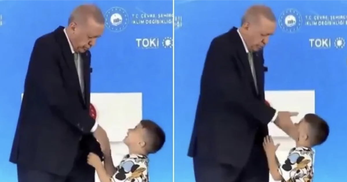 Turkish President Erdogan Slaps A Child For Not Kissing His Hand - 9GAG