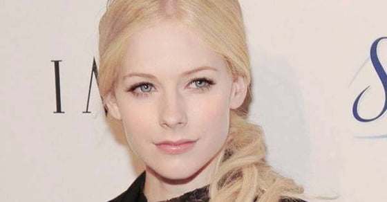 Avril Lavigne without heavy eye makeup - 9GAG