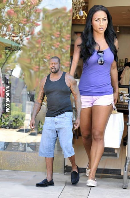 Shaq next to his Human Sized Girlfriend (fixed) - 9GAG