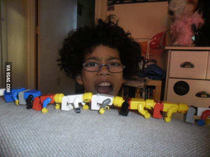 The Human Centipede Lego style - 9GAG