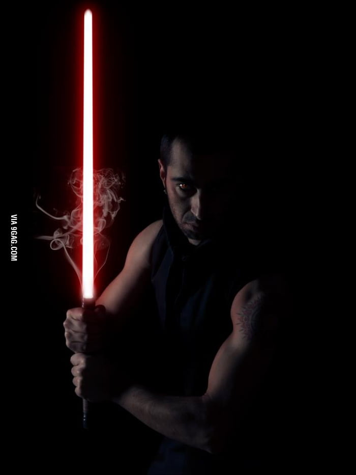 A fly spins, spins and burns in a lightsaber .. 9GAG