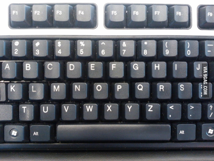 What's wrong with this keyboard? - 9GAG