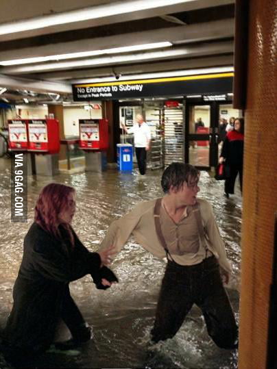 a-subway-station-in-toronto-got-flooded-today-9gag