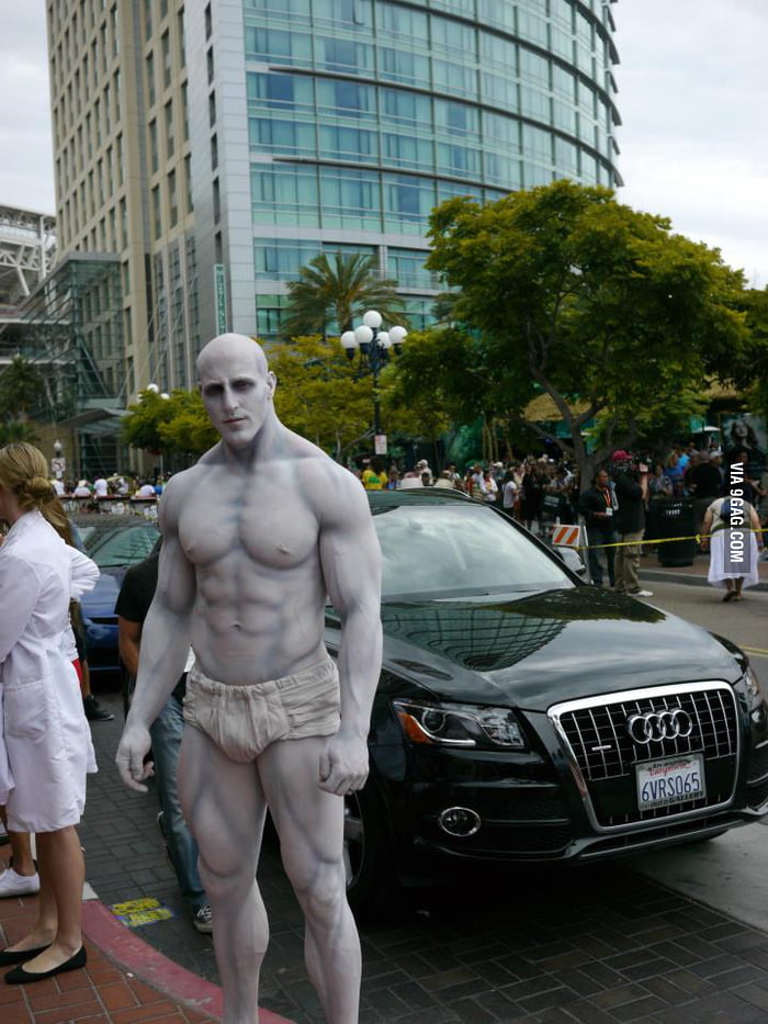 Handsome Squidward cosplay at Comic Con this weekend 9GAG