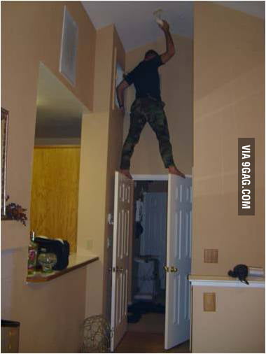 Changing Lightbulbs Like A Boss 9GAG