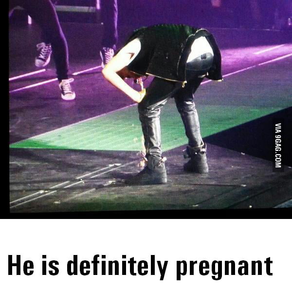 Justin Bieber throwing up on stage 9GAG