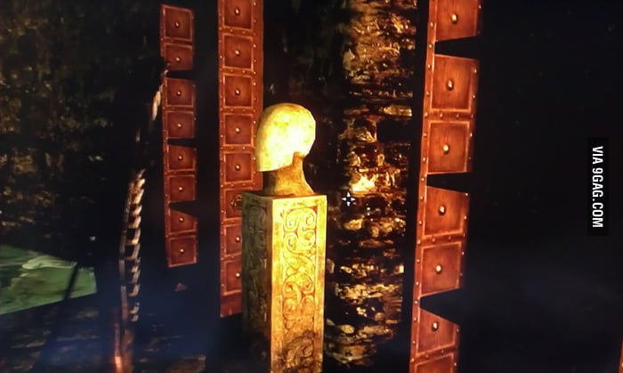 Saw a statue of Slenderman in Skyrim. Thieves guild - 9GAG