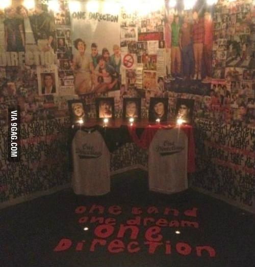 The bedroom of a One Direction fan. - 9GAG