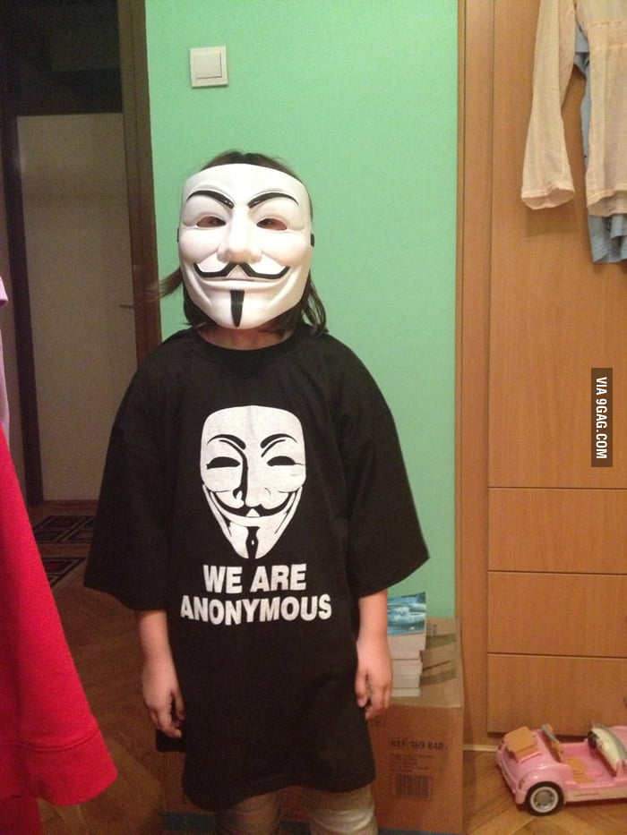 so-my-6-year-old-sister-tried-on-my-bithday-present-9gag