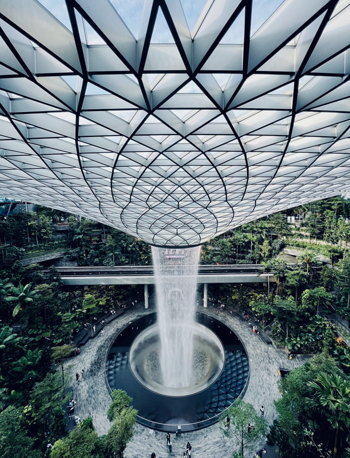 Jewel Changi 🇸🇬 9GAG
