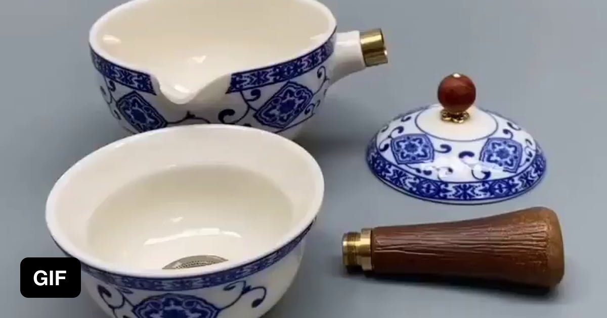 Rotatable teapot 9GAG