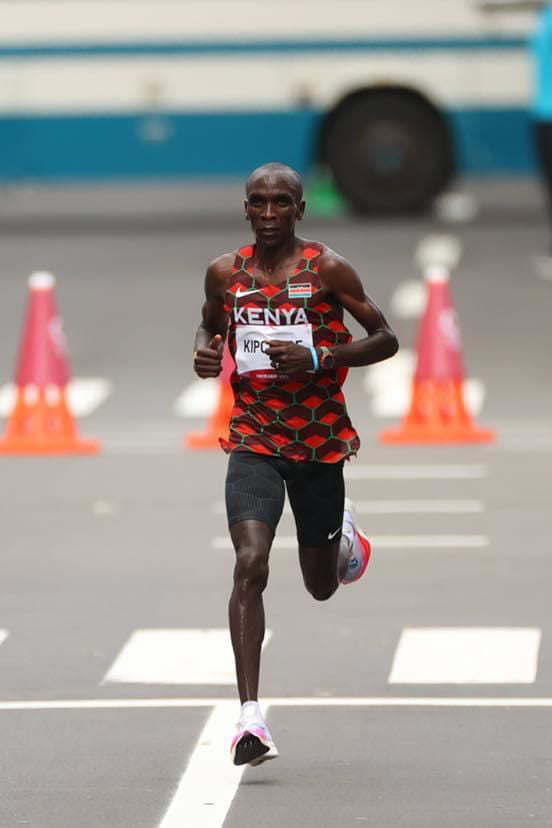 No human is limited! Greatest marathoner of all time demolished field ...