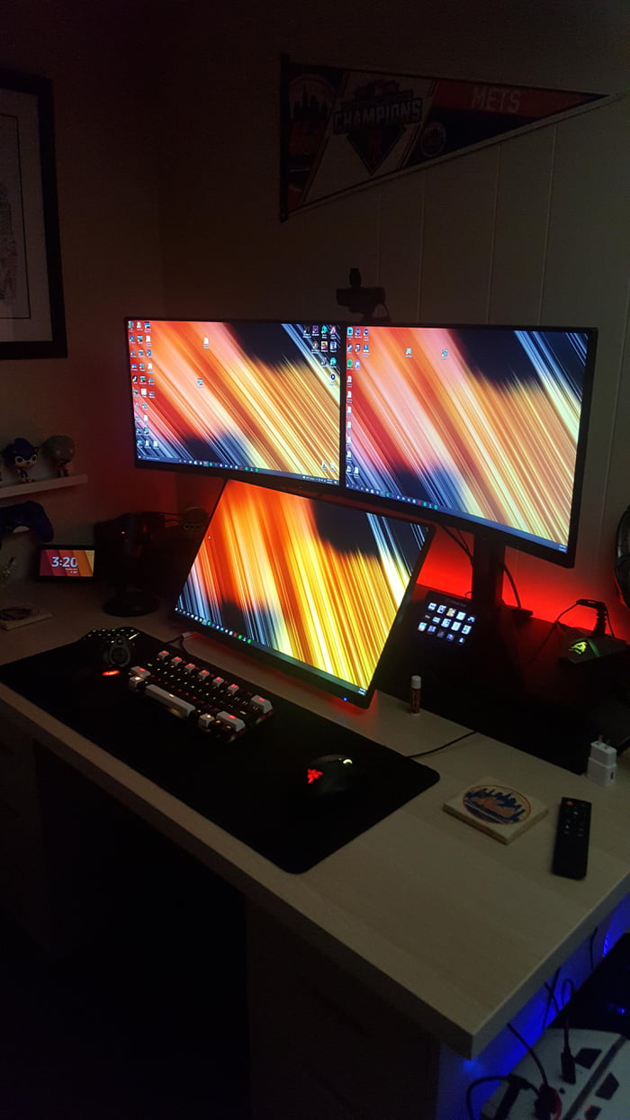 New setup - loving the 3 monitor look! - 9GAG