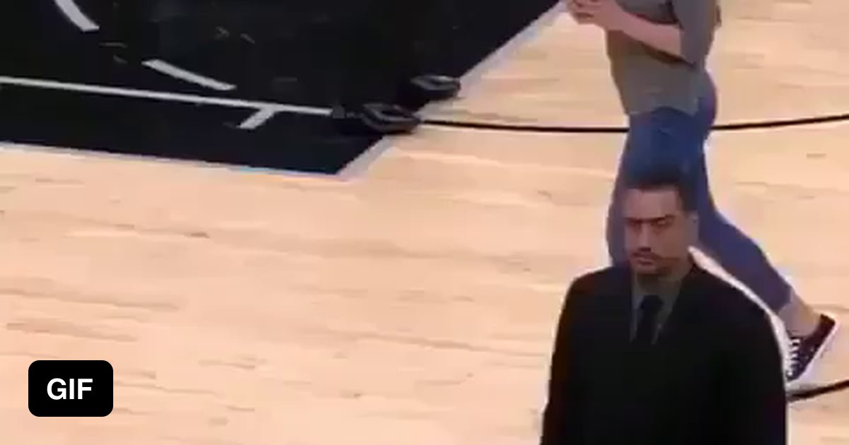 "You throw like a girl" 9GAG