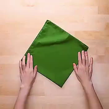 Fold napkins into a Christmas tree - 9GAG