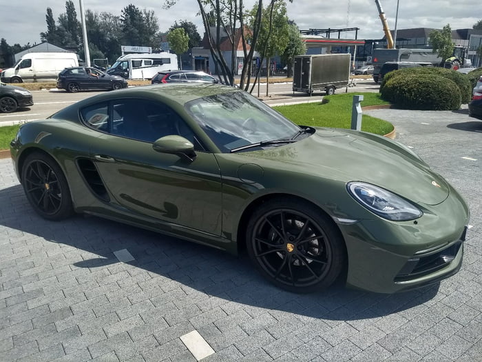 Army Porsche 9gag