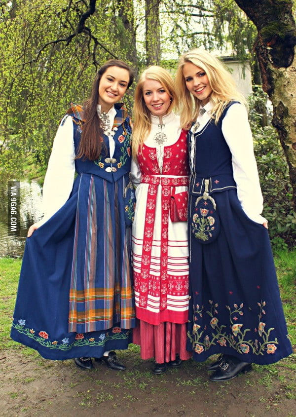 Here we have more girs in their Norwegian National costume, the 