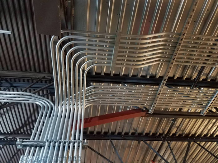 These perfect conduit runs. 9GAG