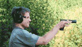 How I think French shoot their guns - 9GAG