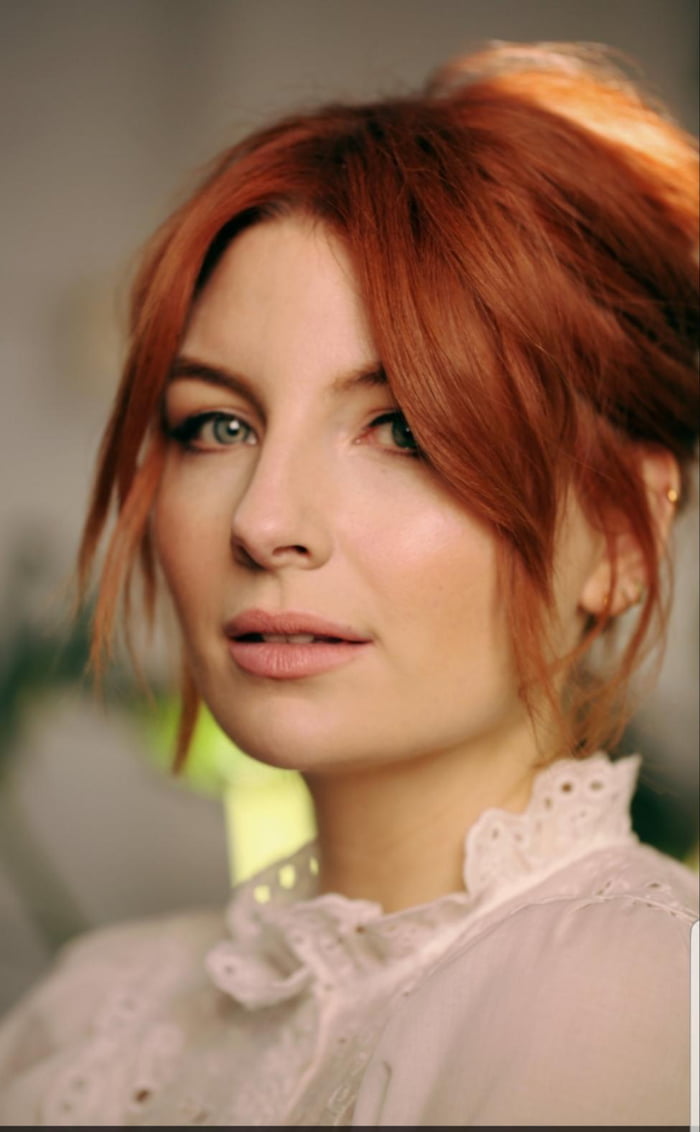 The lovely gorgeous Alice Levine. - 9GAG