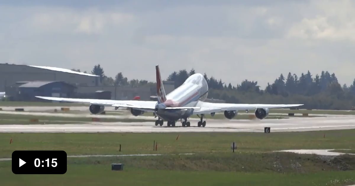 Cargolux 7478 performs a wing wave maneuver 9GAG
