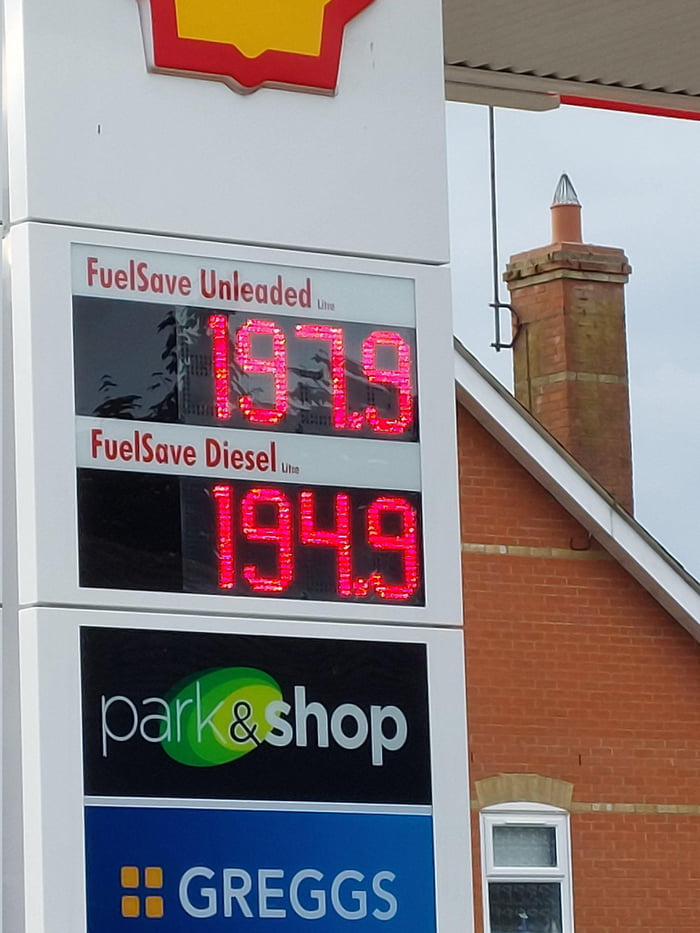 Petrol Prices In London Right Now That s 11 27 Per Gallon For You US 