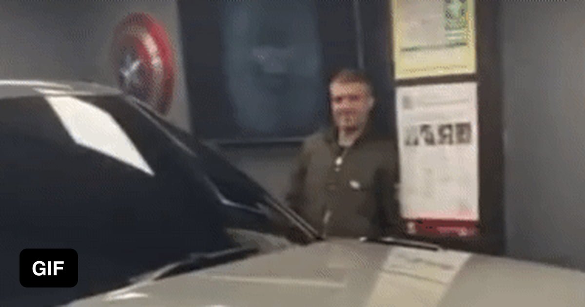 The range rover that doesn't have check engine light on. - 9GAG