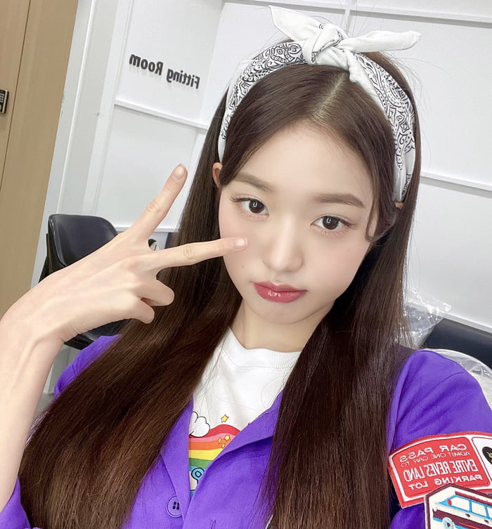 220708 IVE Official Twitter Update with Jang Wonyoung - 9GAG