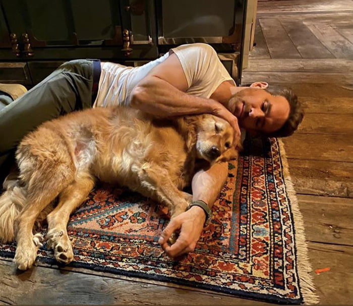 Ryan Reynolds and his good boy Bax. 9GAG