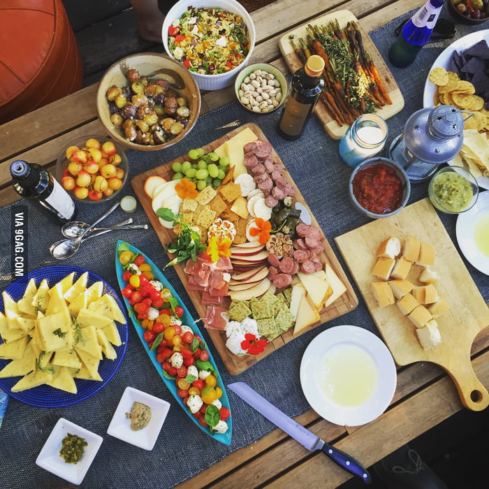 Backyard dinner - 9GAG