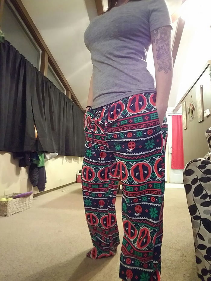 My new Christmas pants - 9GAG