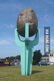 9gag sculpture