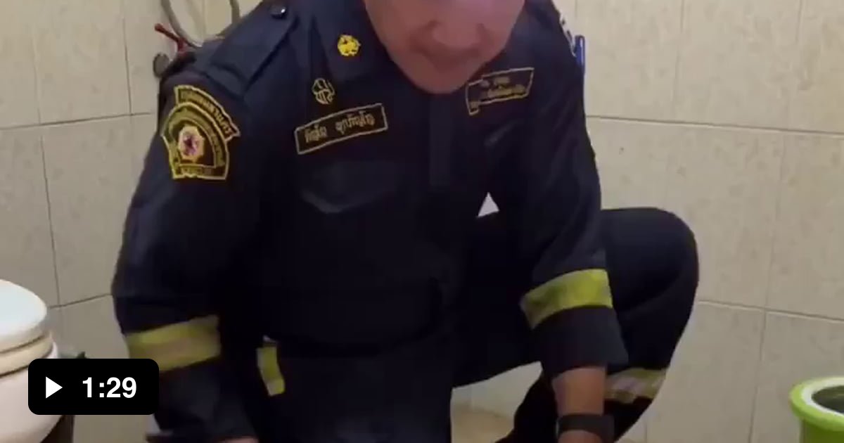 What do you think of this method for catching snakes? 🐍 - 9GAG