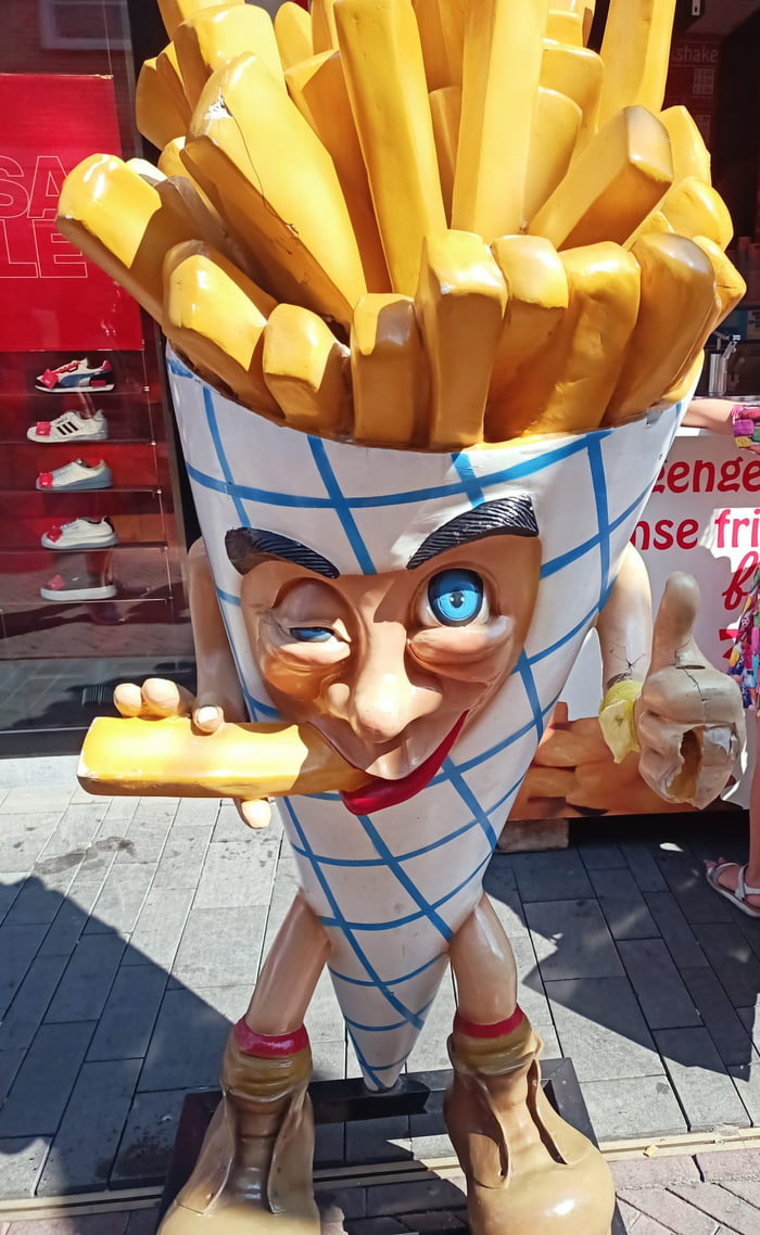 This french fries man in Enschede, Netherlands - 9GAG