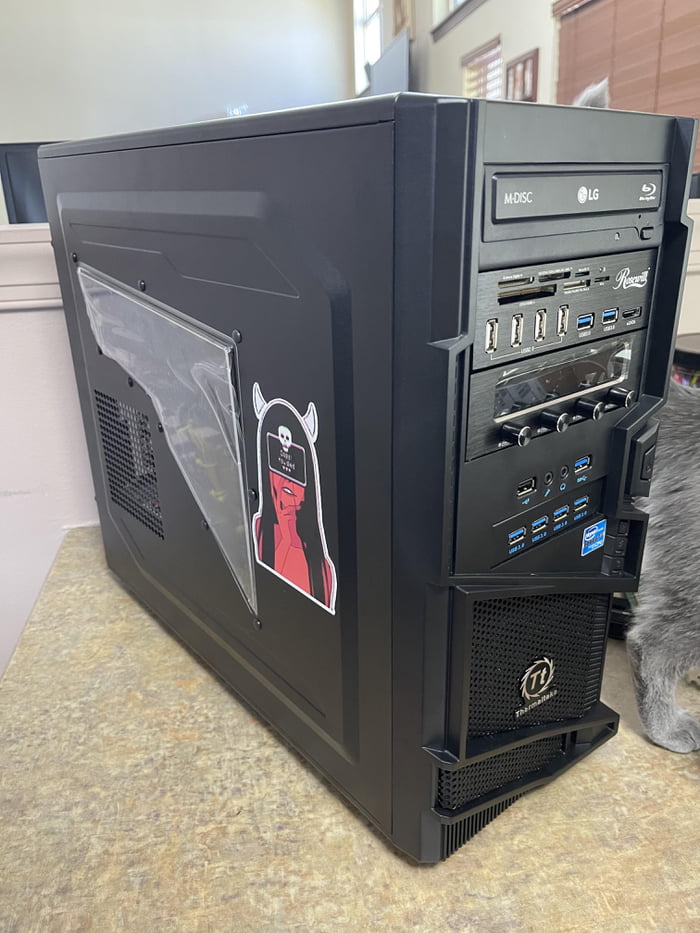 Who wants drive bays back? 9GAG