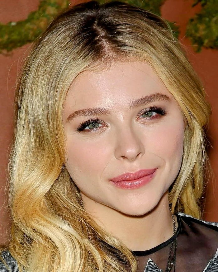 Chloe Grace Moretz - 9gag