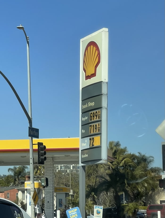 Gas prices in LA Sunday Afternoon 9GAG