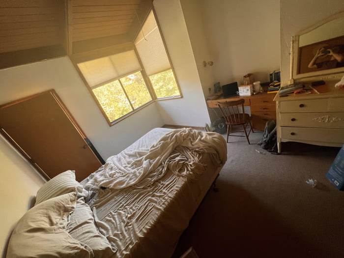 graduate-school-room-any-suggestions-are-appreciated-9gag