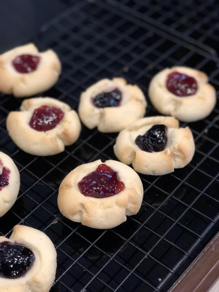 Shortbread thumbprint cookies filled with raspberry and blackberry jam 9GAG