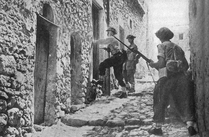 British Tommies search for snipers in Centuripe, Sicily, 1943 - 9GAG