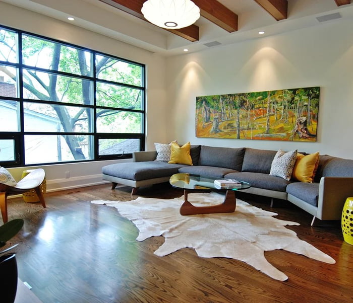 Airy, upper floor family room in the Toronto trees - 9GAG
